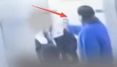 直接拉着自己的儿子走进了电梯