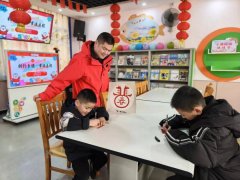 <b>十堰市图书馆三楼少儿阅览室暖意融融</b>