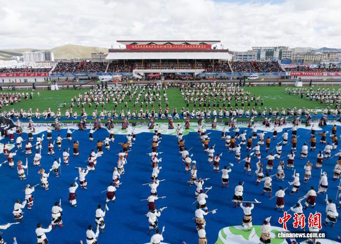 2025年那曲恰青赛马节开幕：以马文化为魂推动高