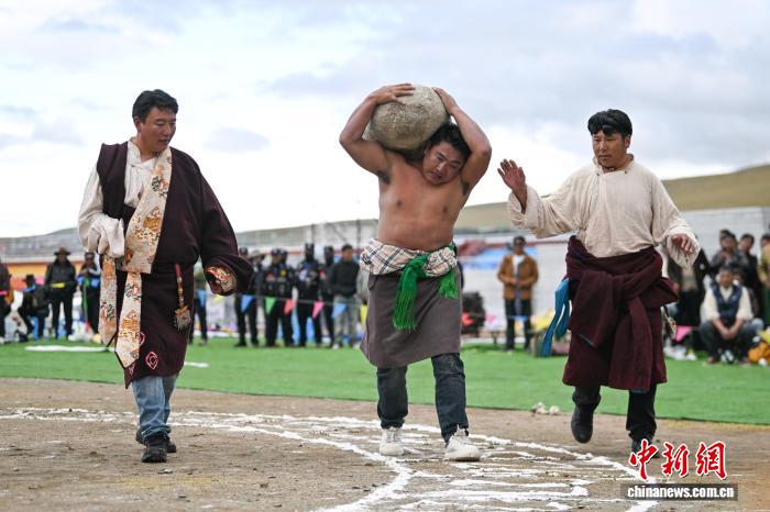 2025年那曲恰青赛马节开幕：以马文化为魂推动高