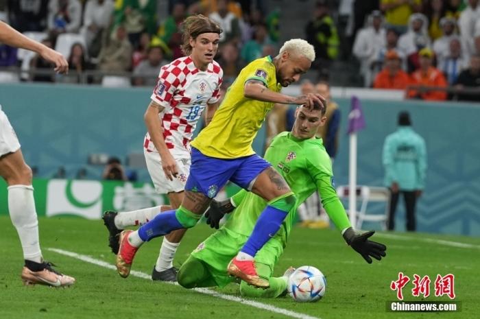 巴黎官方宣布内马尔因右脚踝韧带修复手术将休