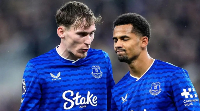 利物浦与皇马争夺埃弗顿中场新星加纳，转会费