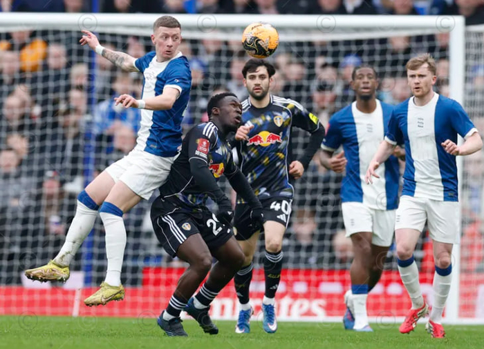 利物浦与皇马争夺埃弗顿中场新星加纳，转会费