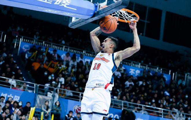 广东大胜四川反超北京升至联赛第三，四川创跨