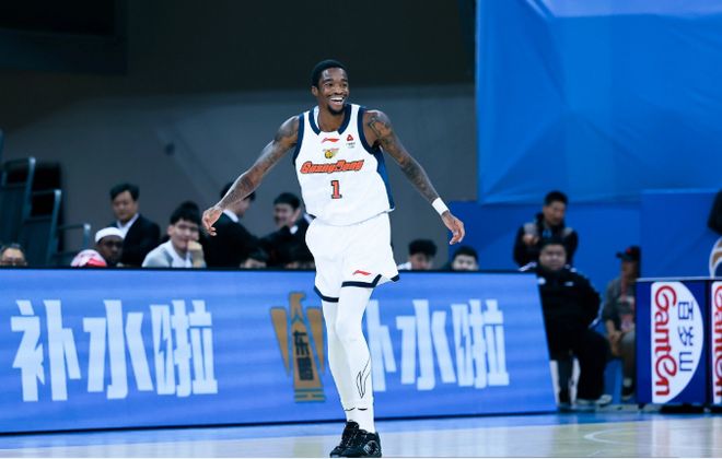 广东大胜四川反超北京升至联赛第三，四川创跨