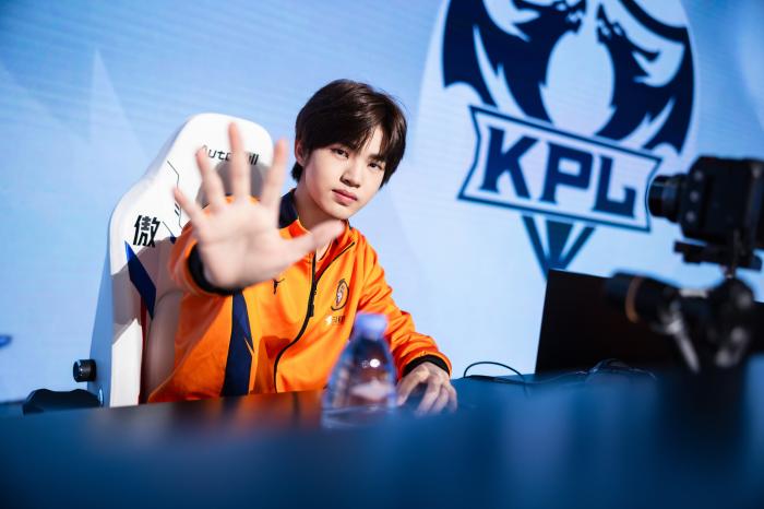 让机会降临赛场：钎城以租借身份加盟西安WE迎战